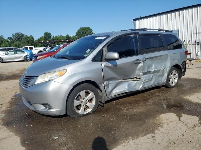 TOYOTA SIENNA LE
