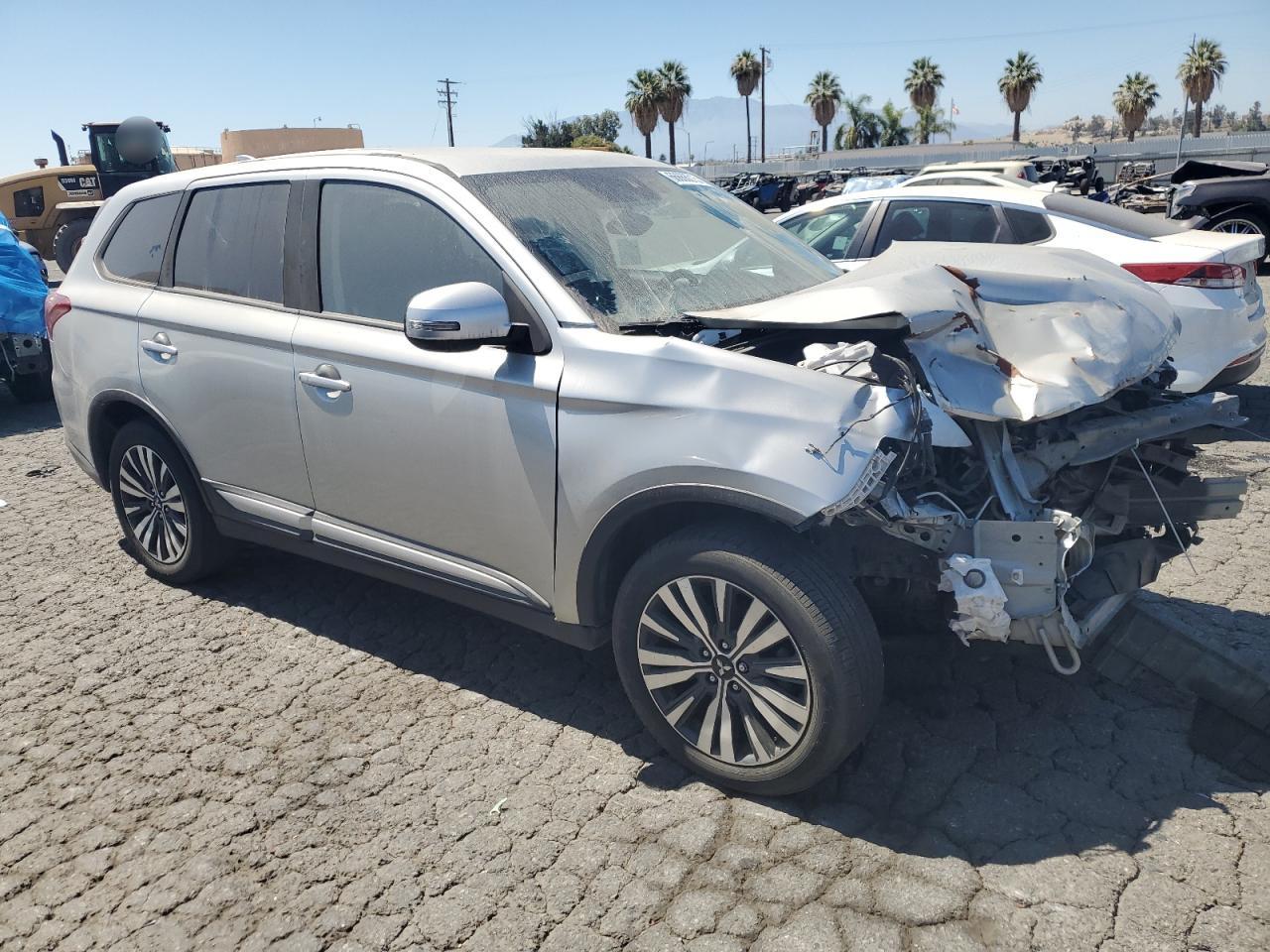 MITSUBISHI OUTLANDER SE