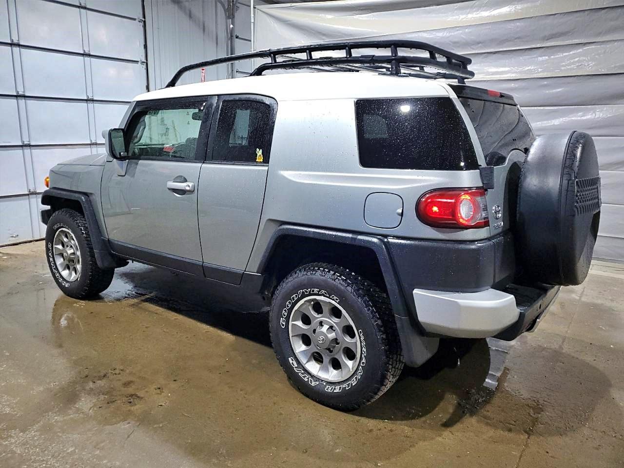 TOYOTA FJ CRUISER