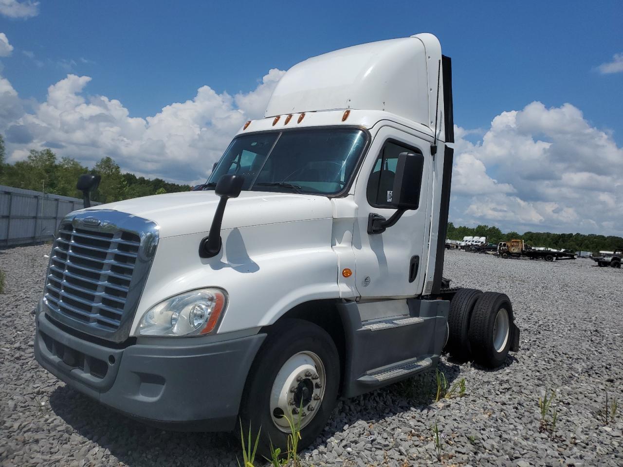 Lot #3261170936 2015 FREIGHTLINER CASCADIA 1