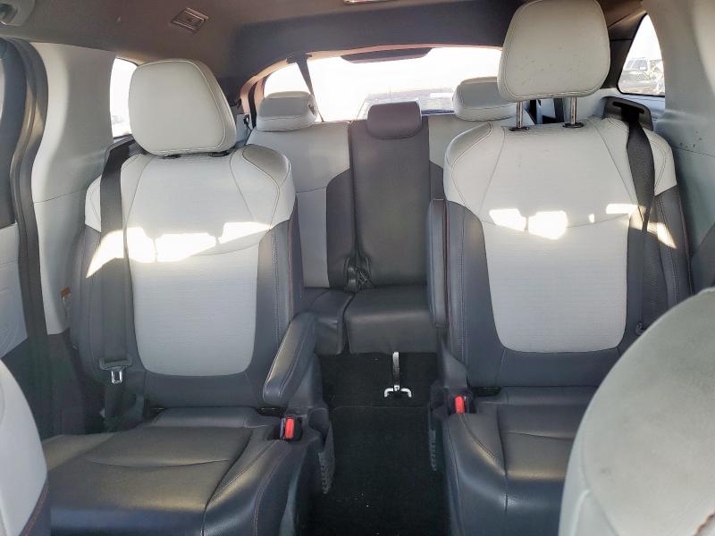 2022 TOYOTA SIENNA XSE 5TDXRKEC8NS108048