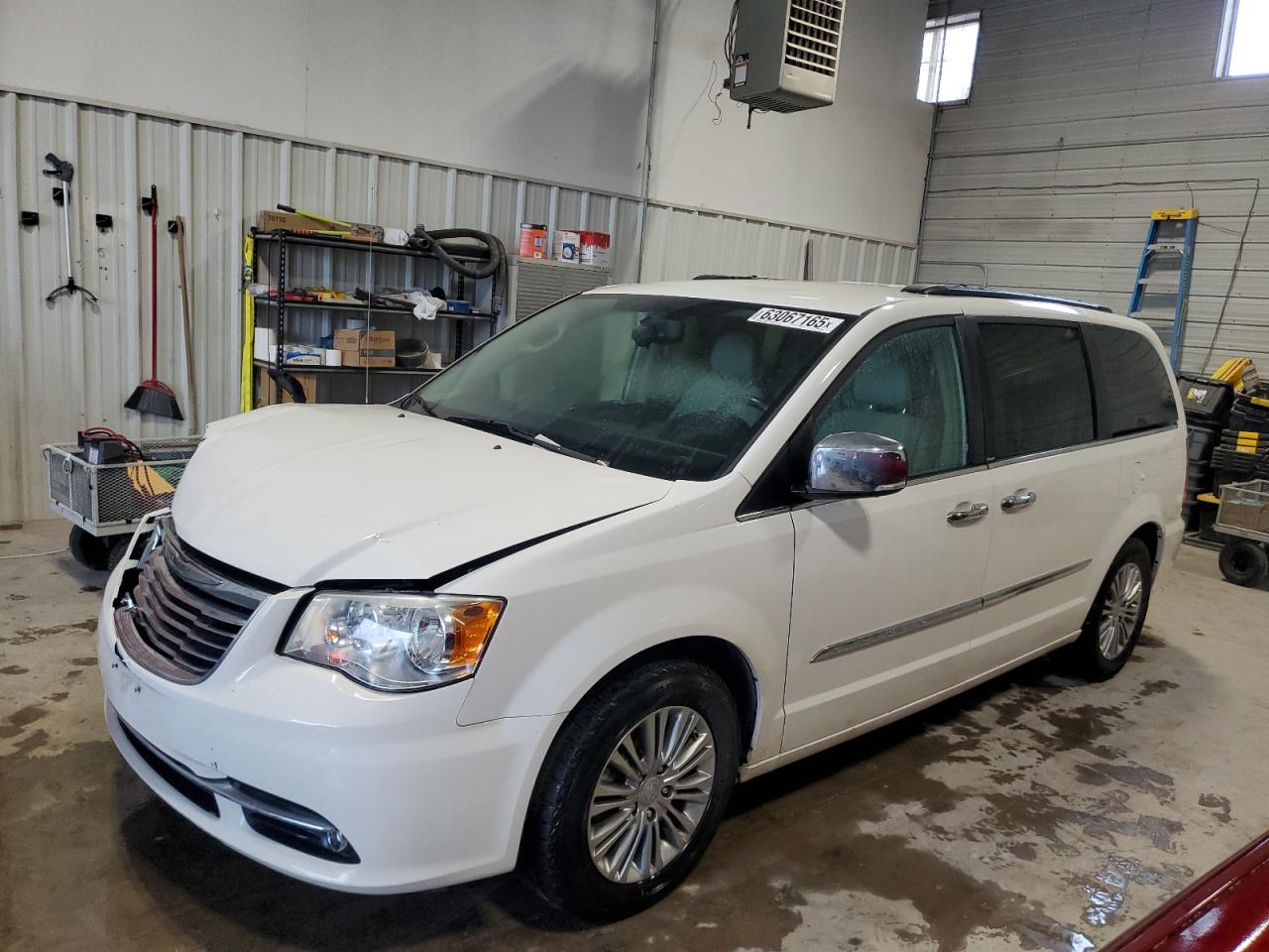 CHRYSLER TOWN & COUNTRY TOURING L