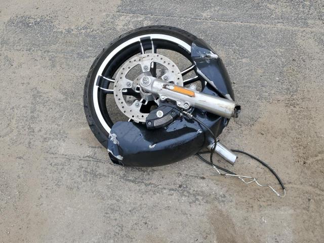 2019 HARLEY-DAVIDSON FLHX - 1HD1KBC10KB672001