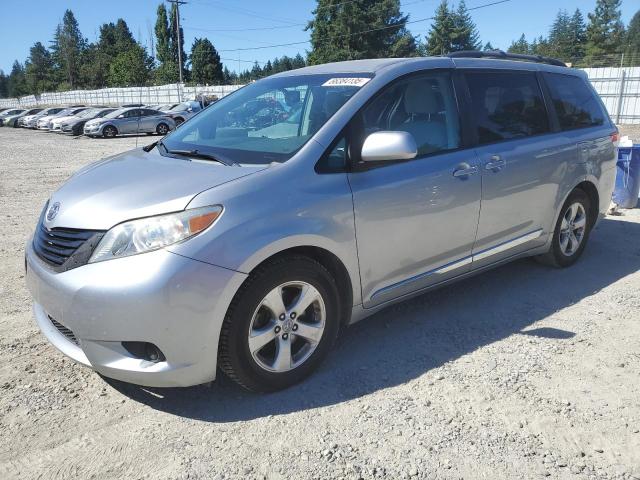 TOYOTA SIENNA LE