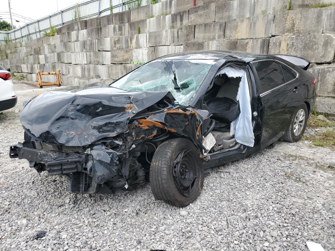 TOYOTA CAMRY LE
