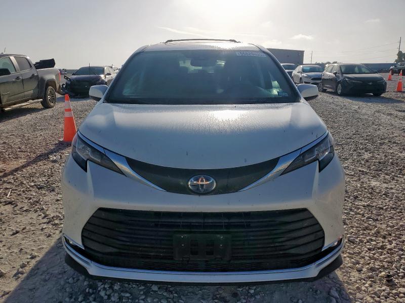 2021 TOYOTA SIENNA XLE 5TDYRKEC7MS049397