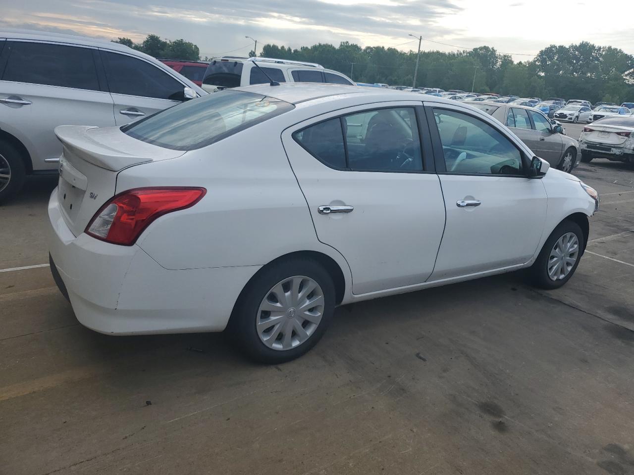 NISSAN VERSA S