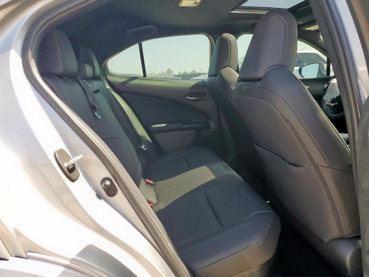 LEXUS UX 250H PREMIUM