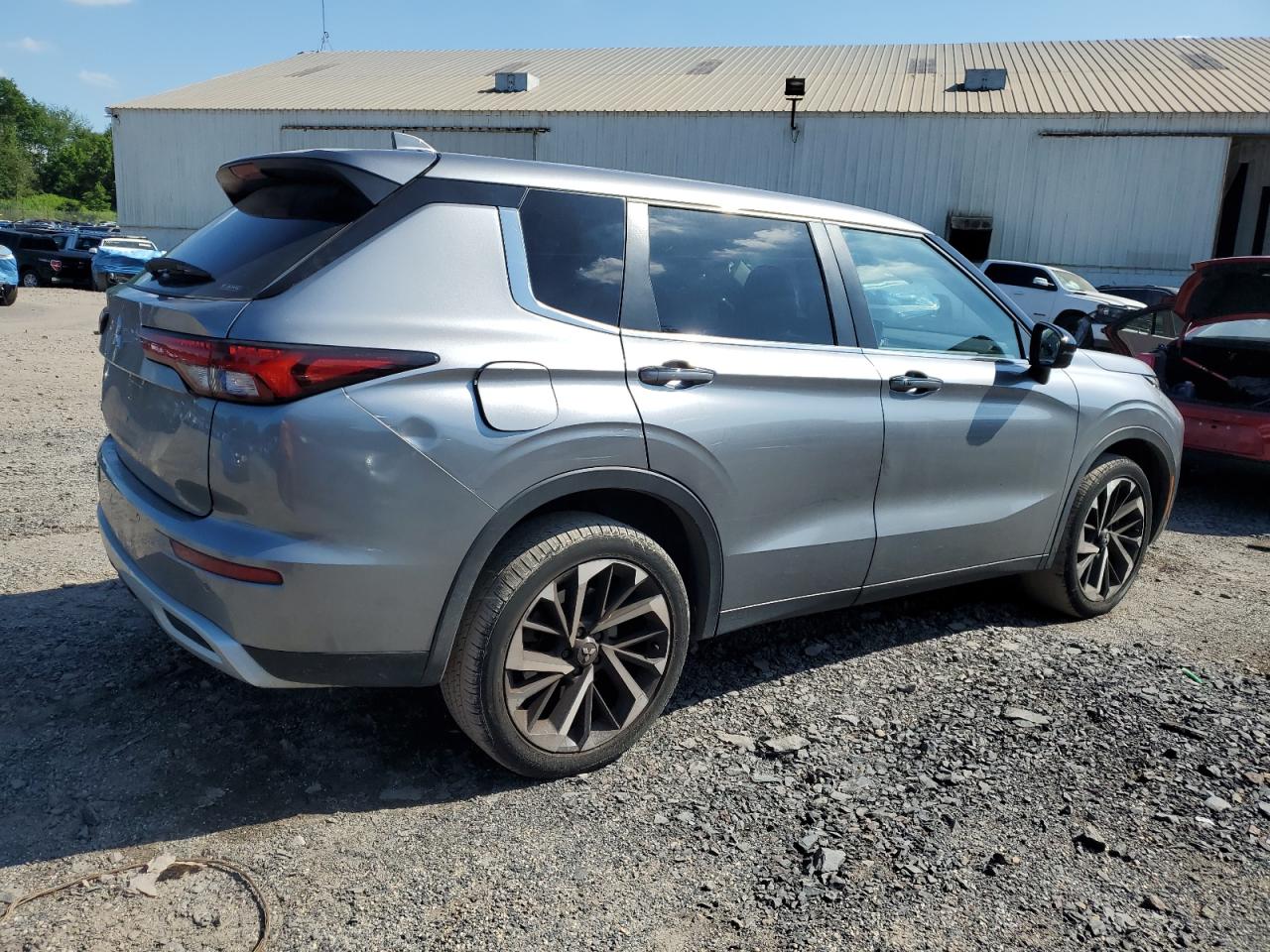 MITSUBISHI OUTLANDER SE