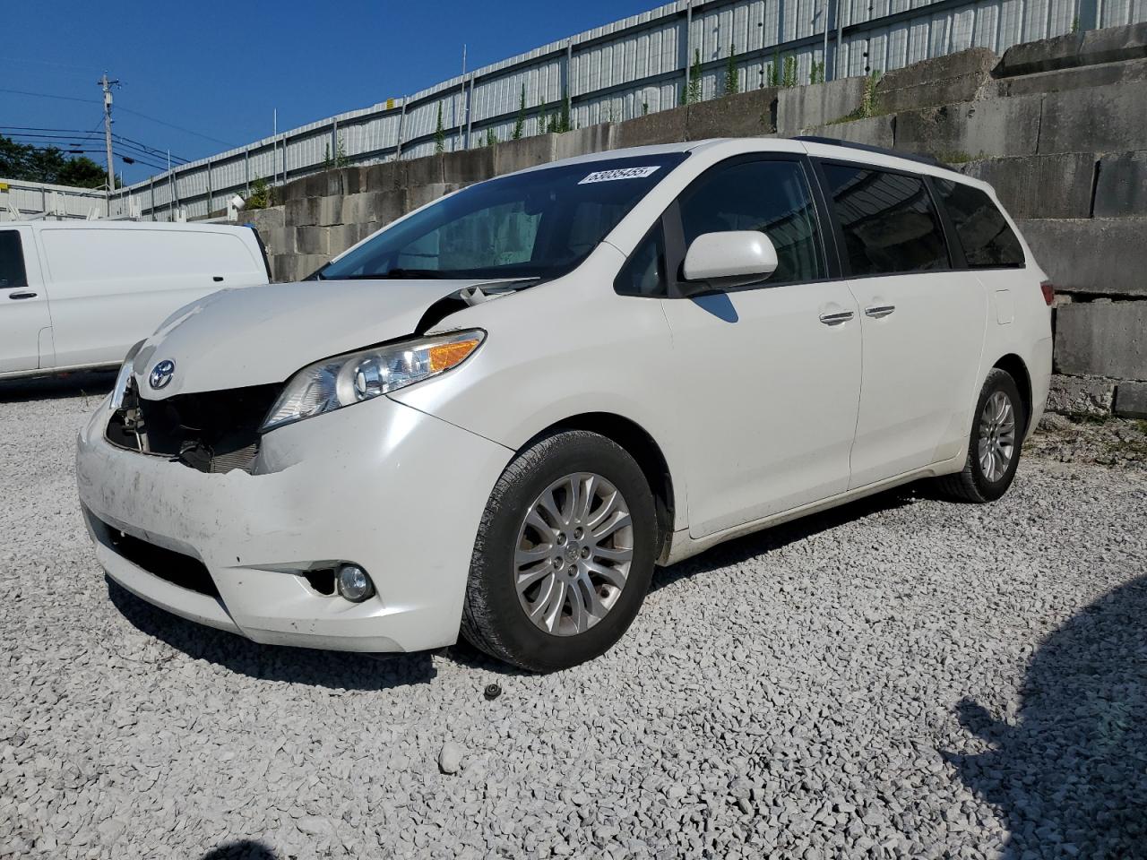 TOYOTA SIENNA XLE