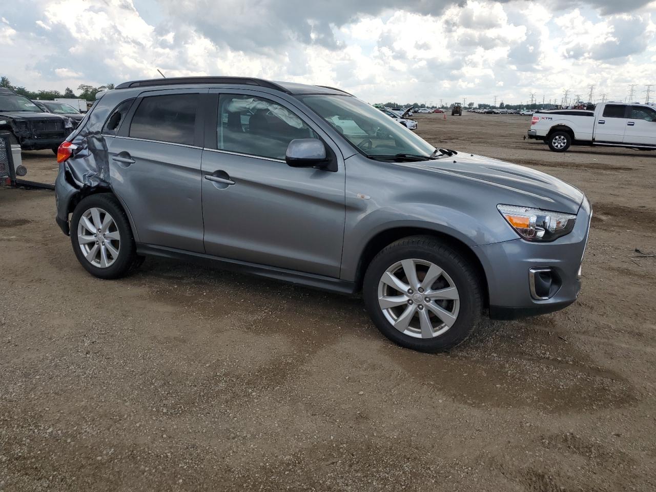 MITSUBISHI OUTLANDER SE