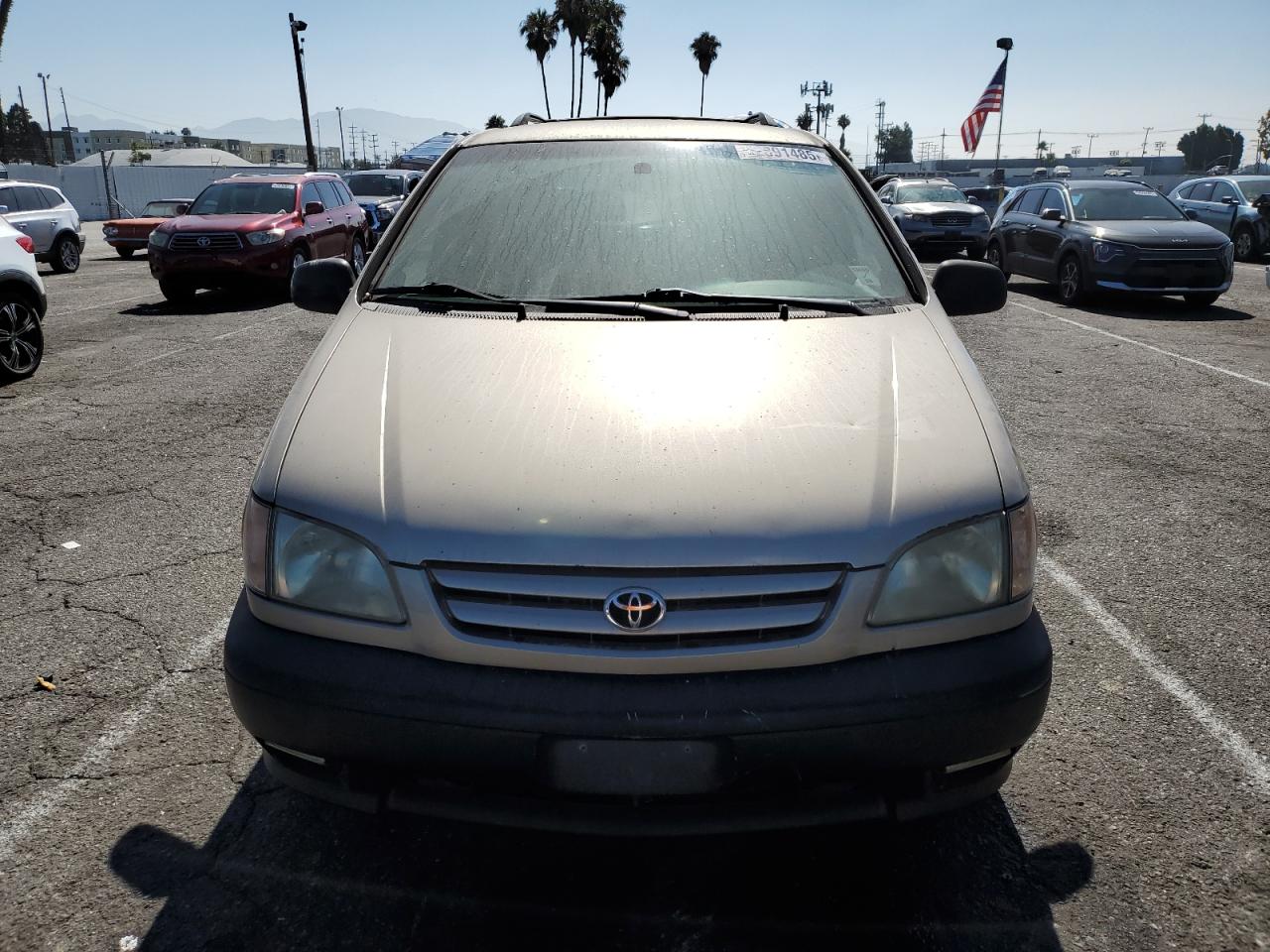 Lot #3304529461 2001 TOYOTA SIENNA LE