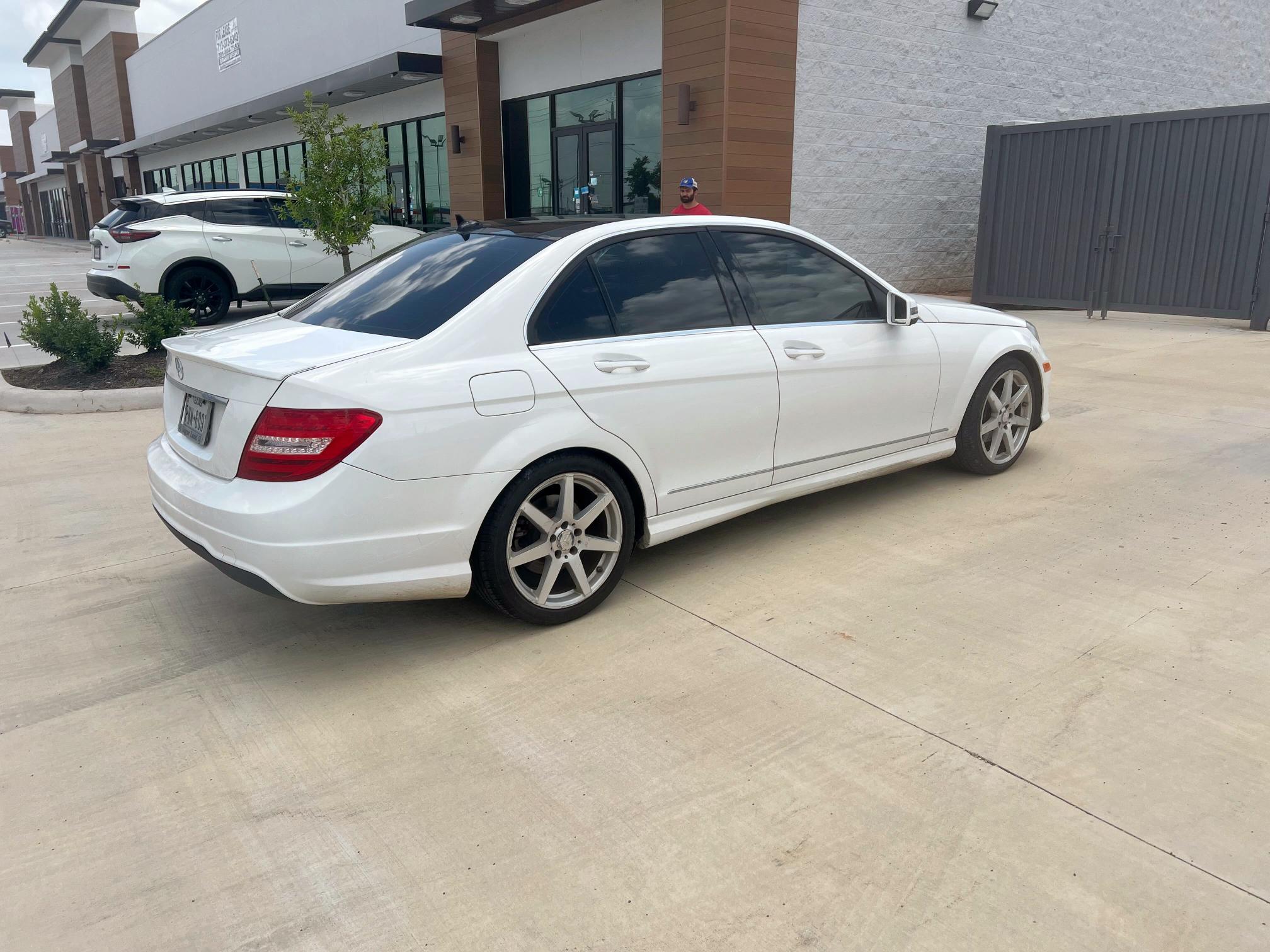 2014 MERCEDES-BENZ C 250 - WDDGF4HB4EA960827