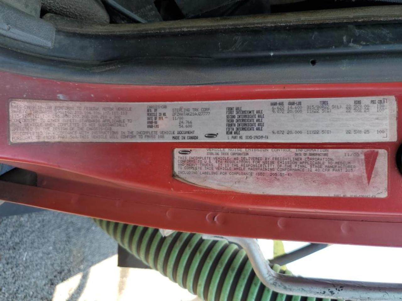 Lot #3240260873 2001 STERLING L7500