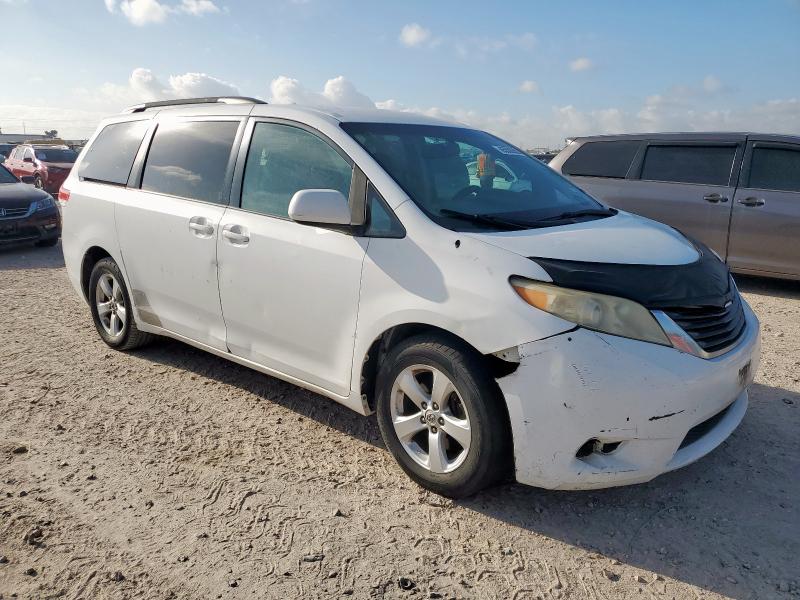 2011 TOYOTA SIENNA LE - 5TDKK3DC4BS033026