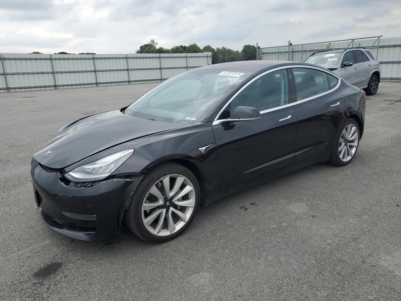 TESLA MODEL 3