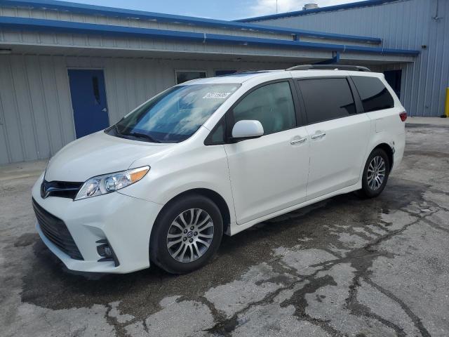 TOYOTA SIENNA XLE