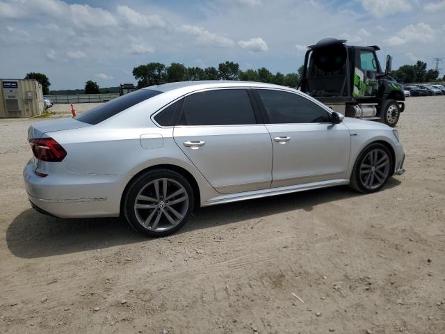 2017 VOLKSWAGEN PASSAT R-L 1VWDT7A32HC064509