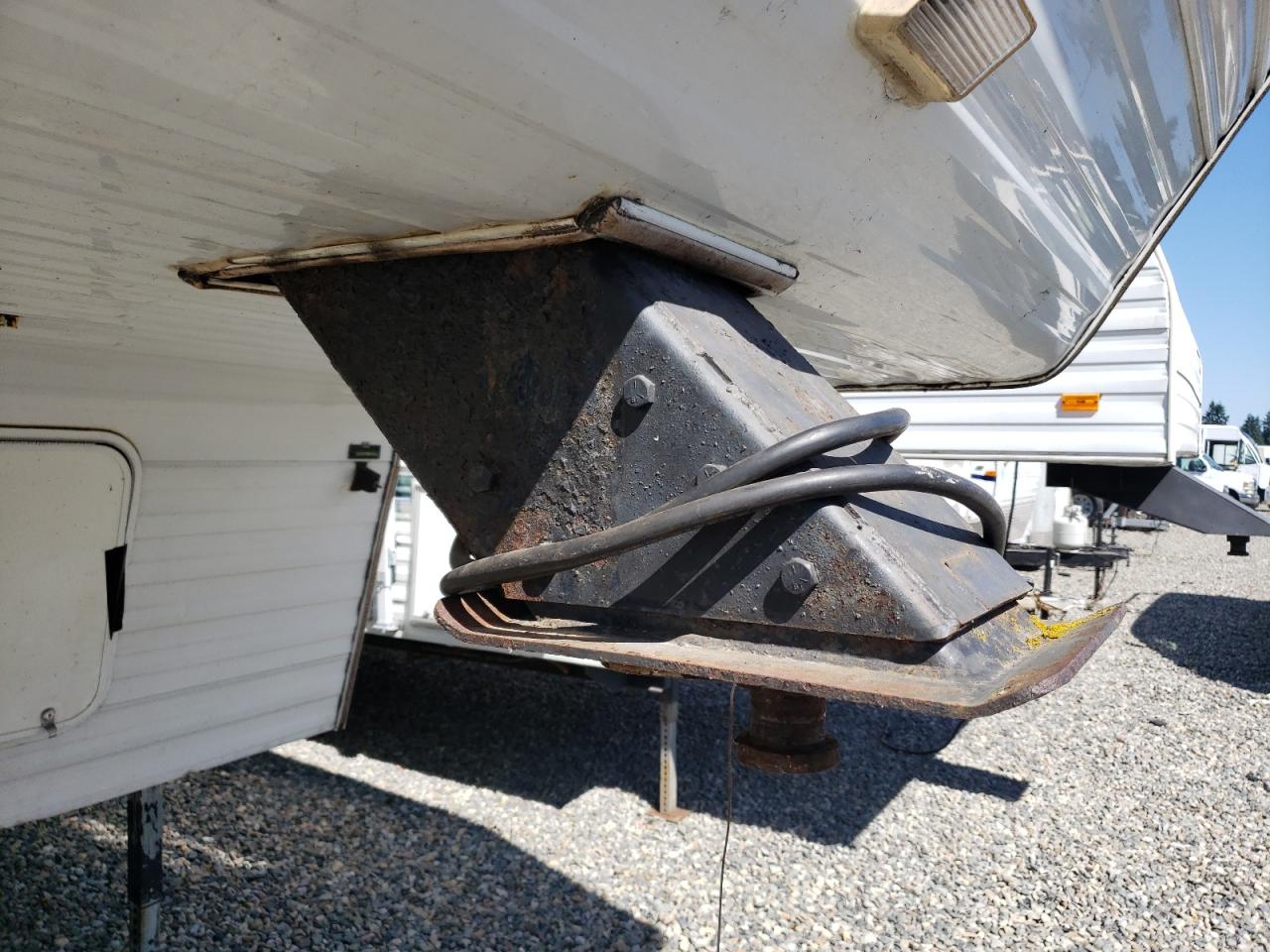 Lot #3187773061 1998 KOMFORT FIFTH WHEE