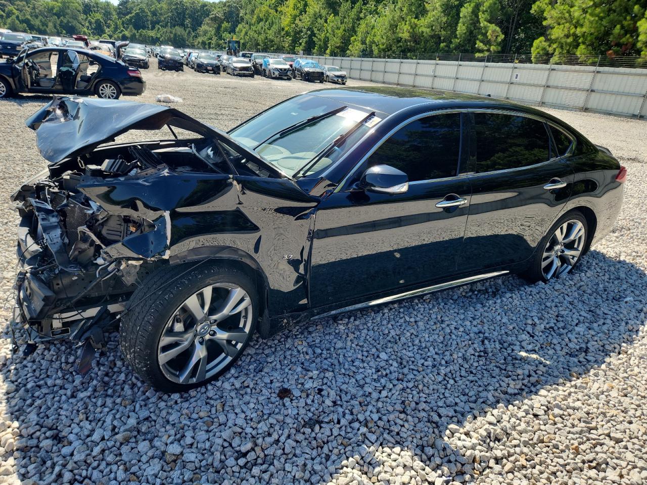 INFINITI Q70 3.7