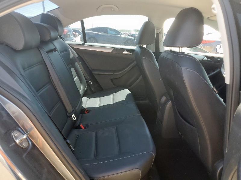 2018 VOLKSWAGEN JETTA SE - 3VWDB7AJ7JM229377