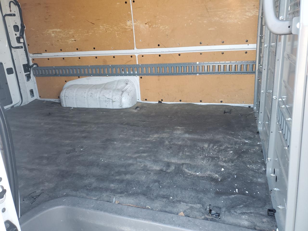 NISSAN NV2500 2500 S