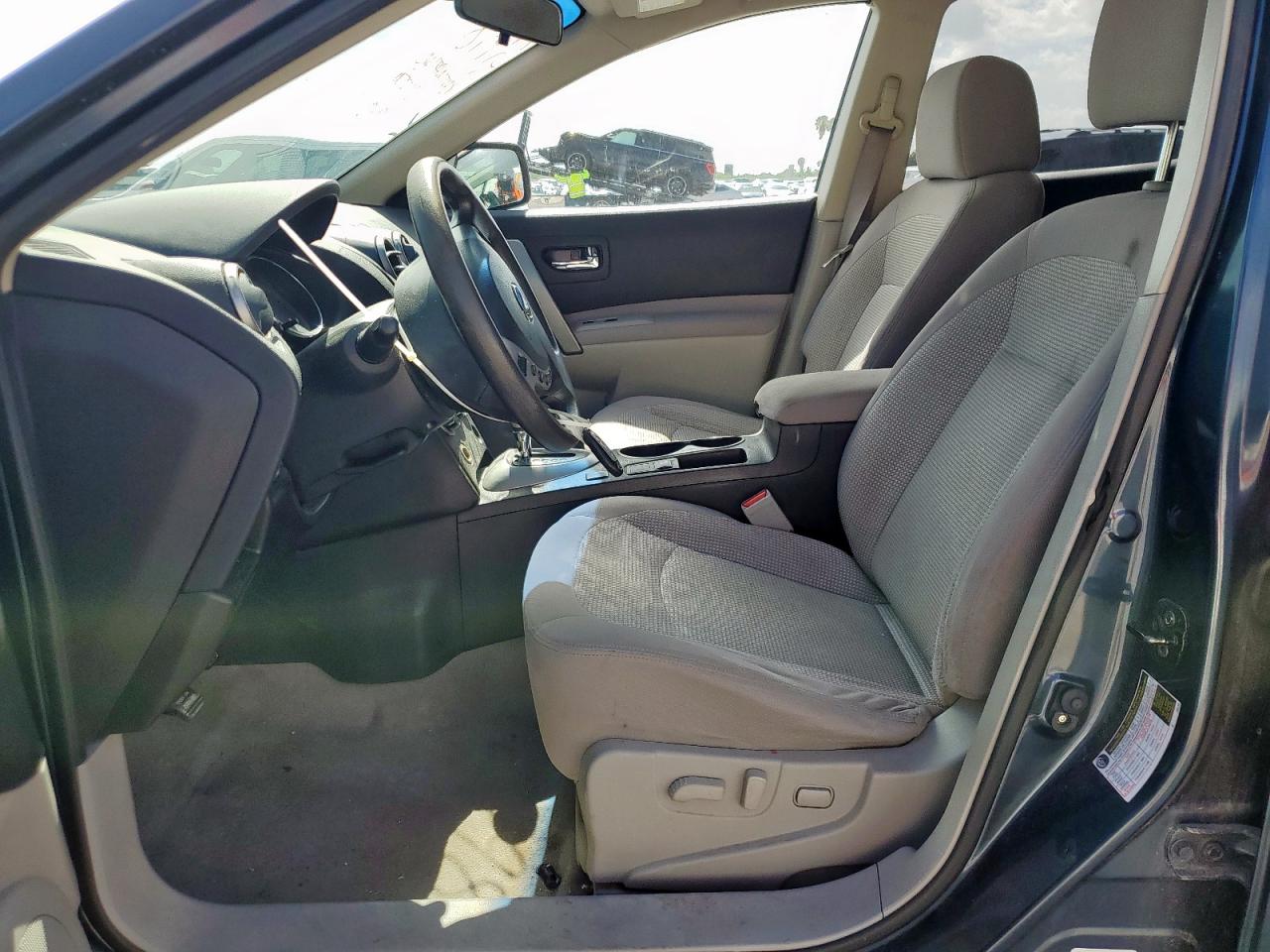Nissan Rogue s 2013