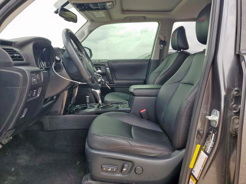 2018 TOYOTA 4RUNNER SR JTEBU5JR9J5589640