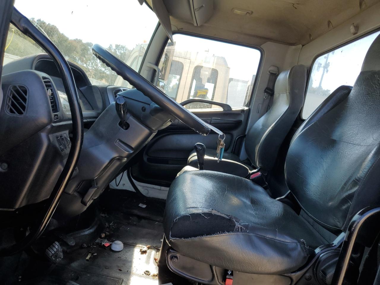 Lot #3302835901 2010 HINO 258/268