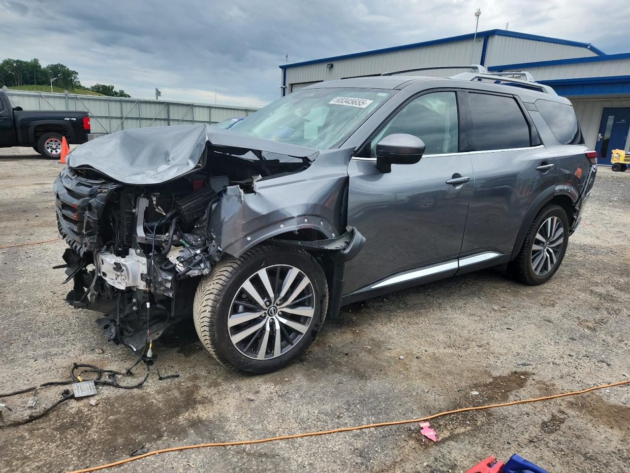 NISSAN PATHFINDER PLATINUM