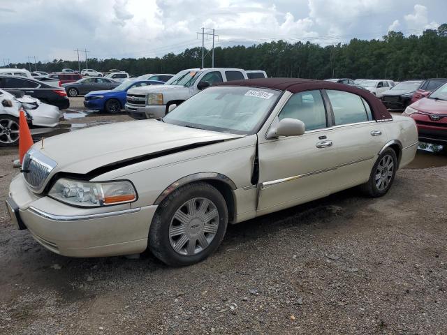 LINCOLN TOWN CAR C 2003 cream sedan 4d gas 1LNHM83W83Y608078 photo #1