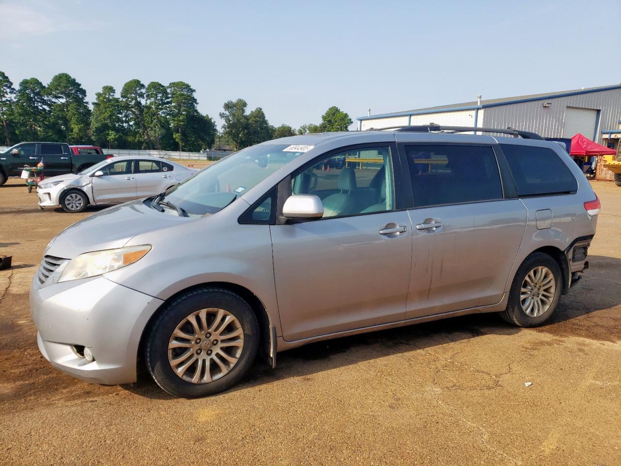 TOYOTA SIENNA XLE