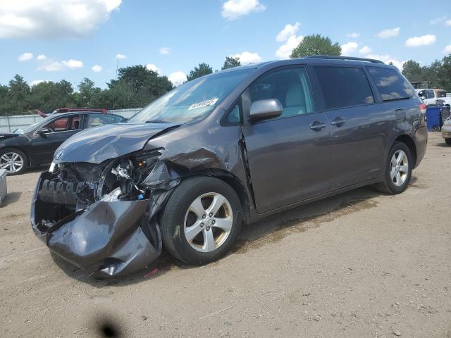 TOYOTA SIENNA LE