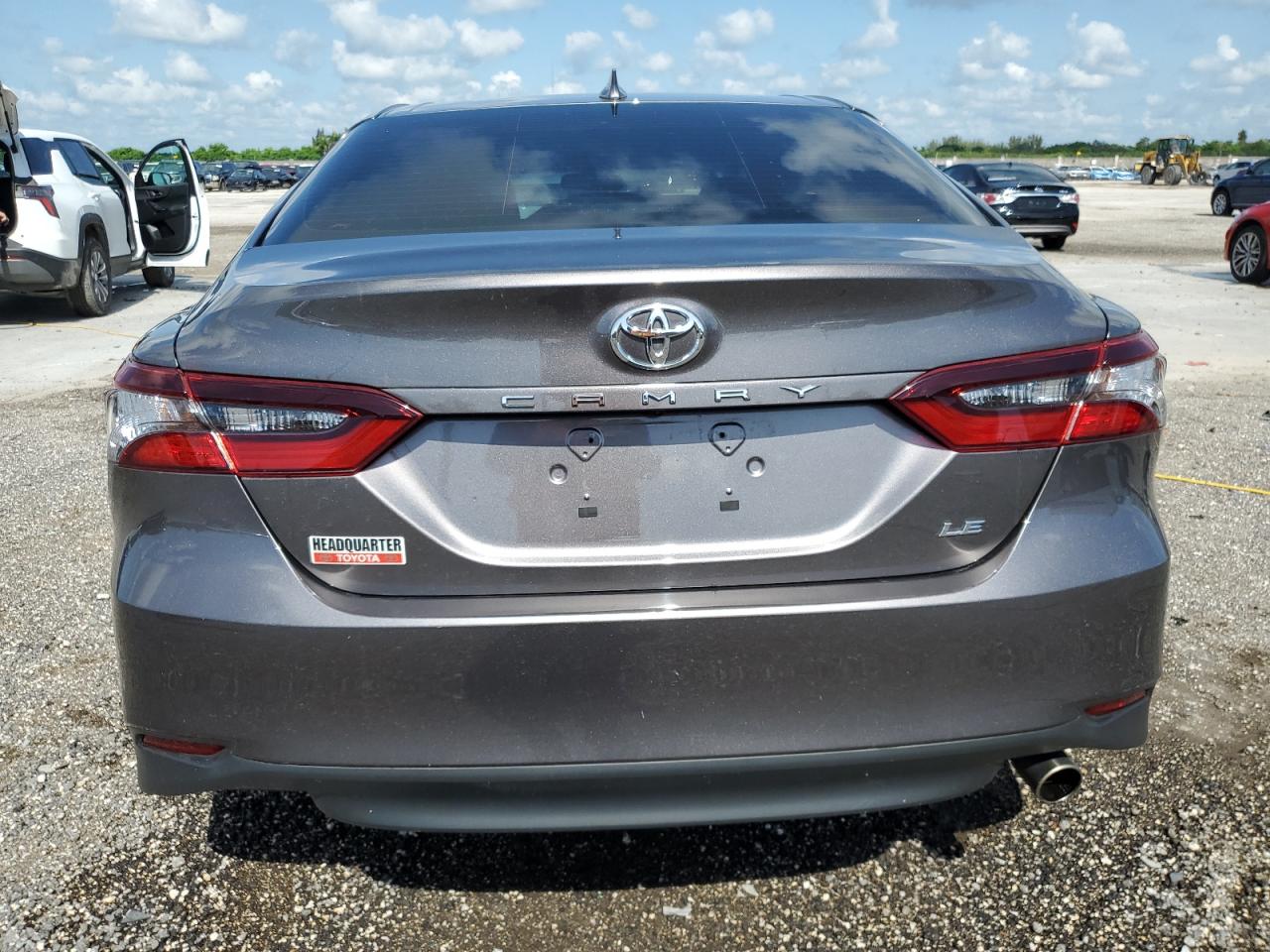 Toyota Camry le 2023