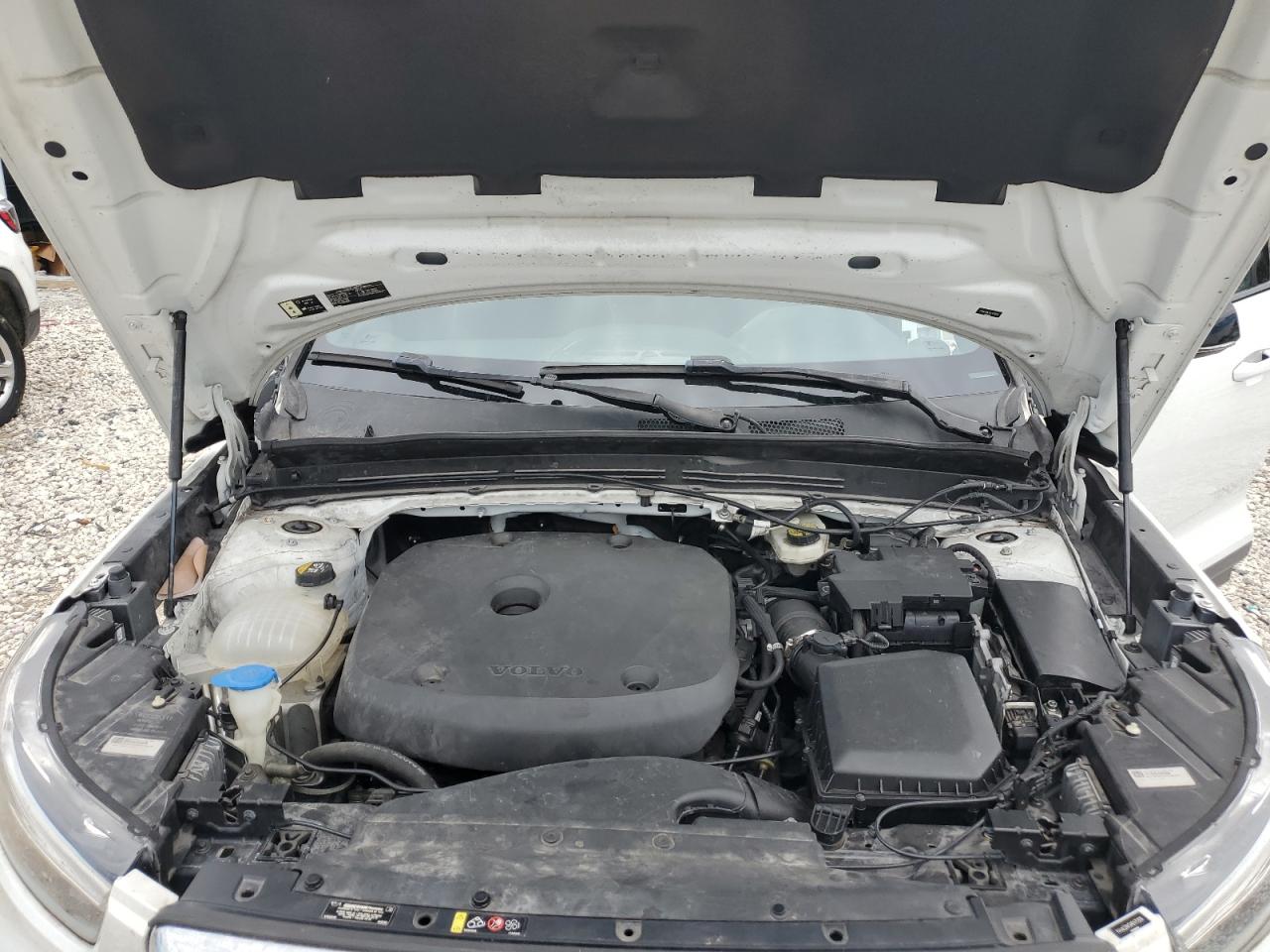 VOLVO XC40 T5 R-DESIGN