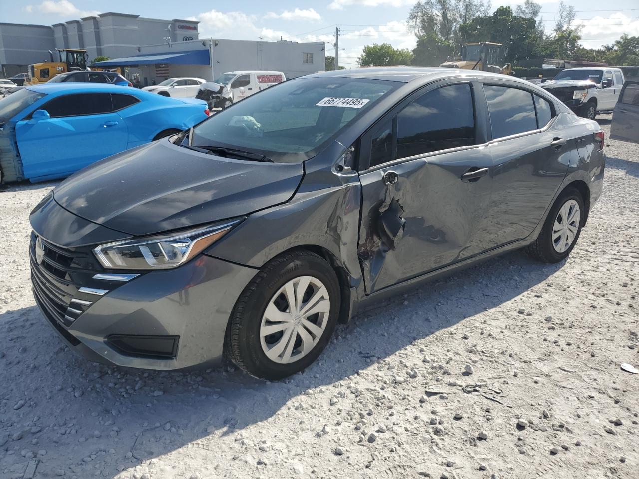 NISSAN VERSA S
