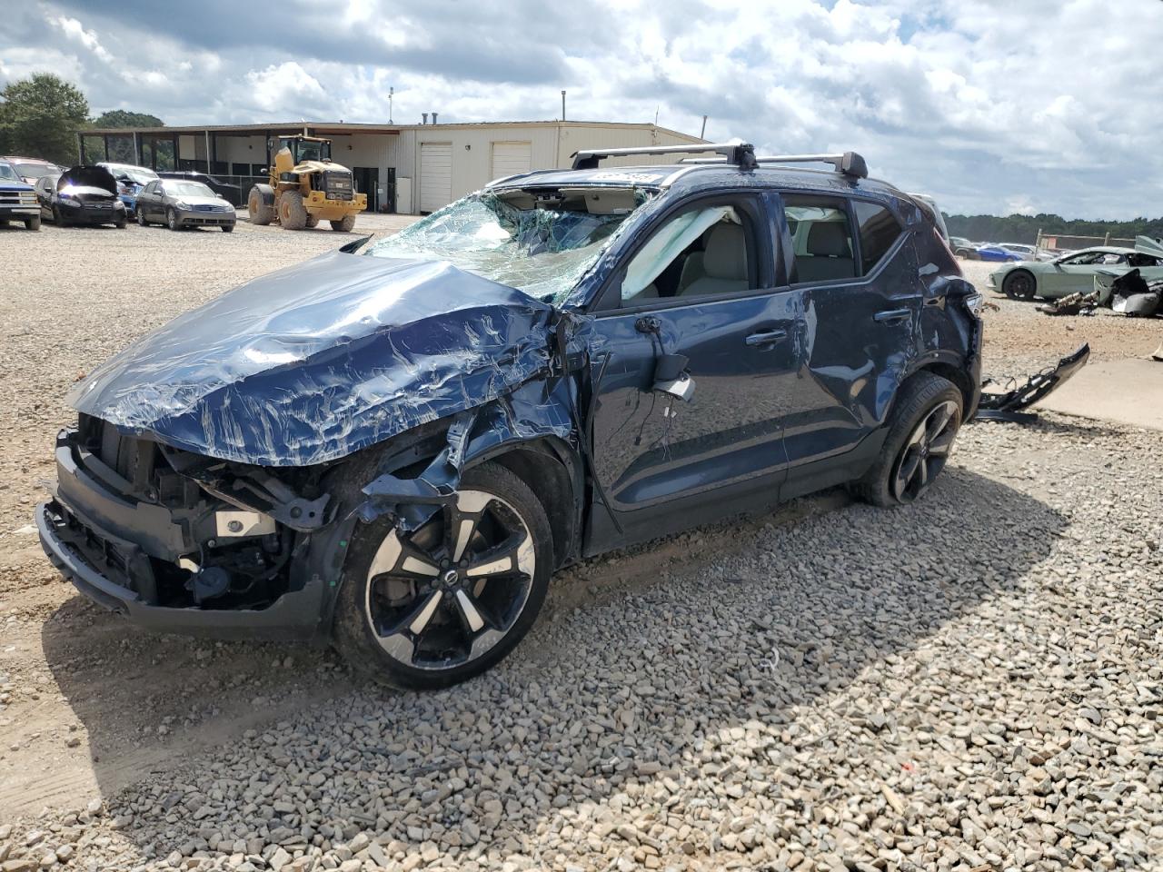 VOLVO XC40 T5 MOMENTUM