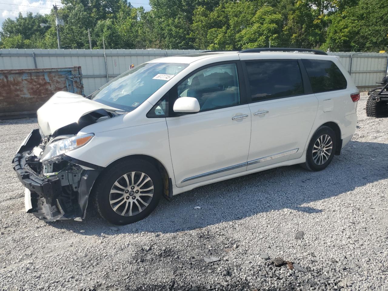 TOYOTA SIENNA XLE