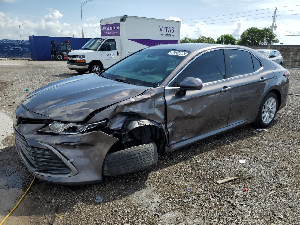 Toyota Camry le 2023