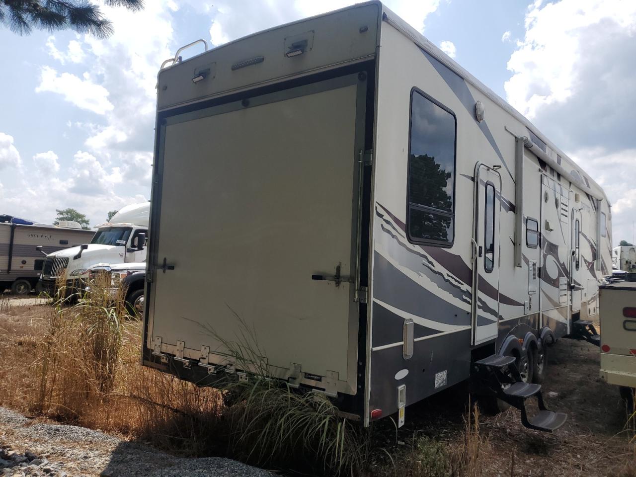 Lot #3226987885 2011 KEYSTONE RAPTOR 3812TS