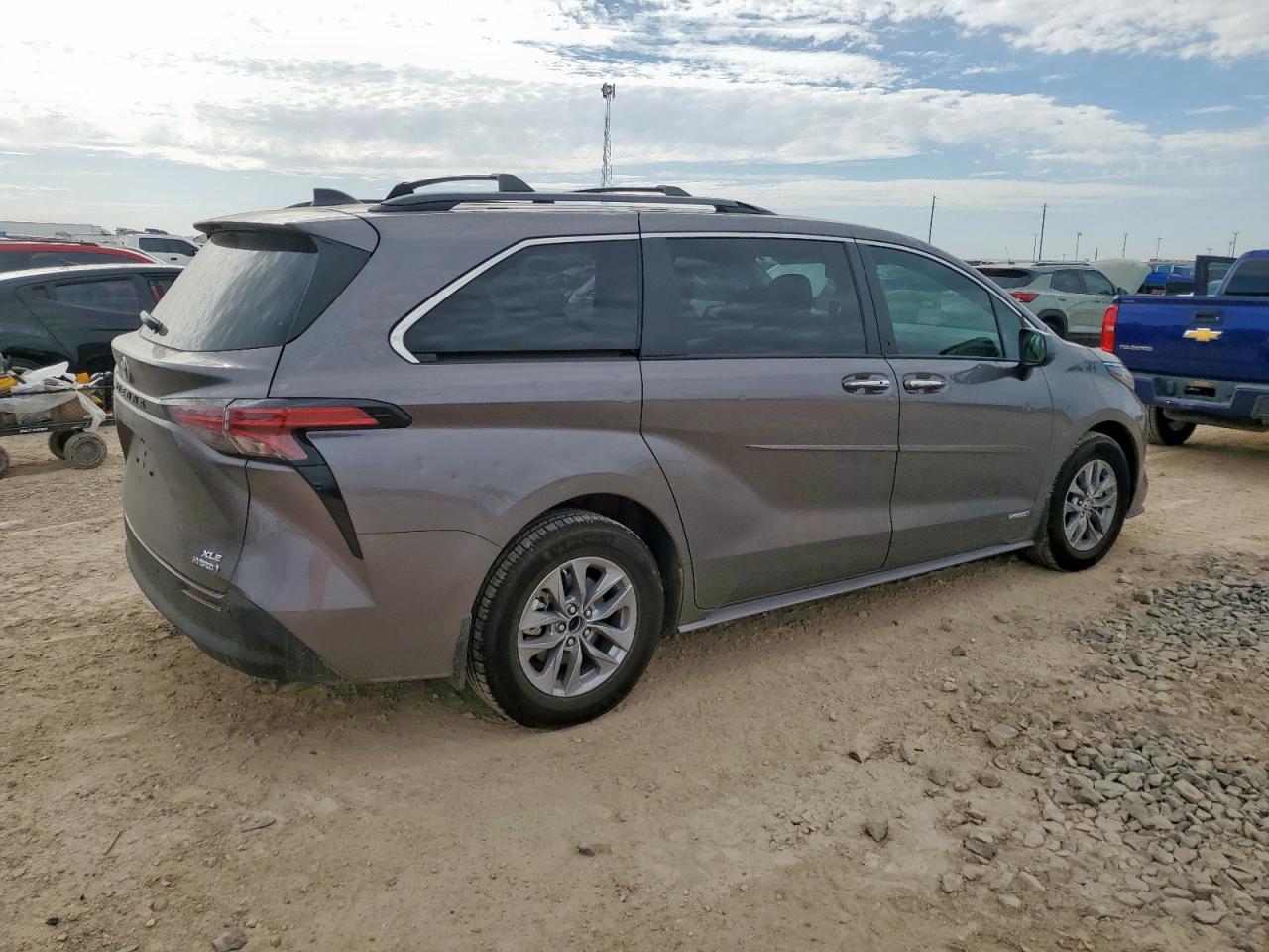 TOYOTA SIENNA XLE