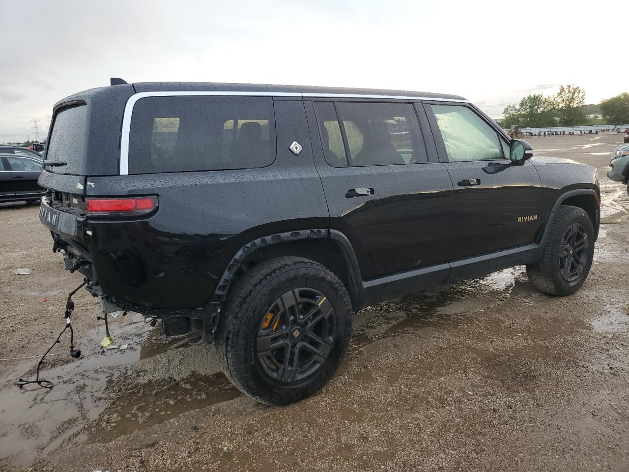 RIVIAN R1S ADVENTURE