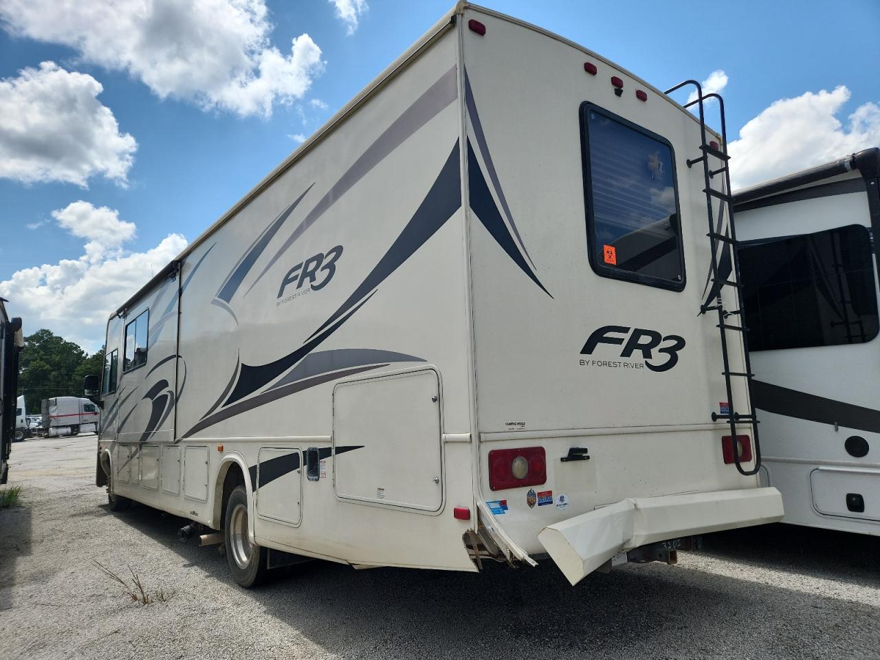 Lot #3208284450 2018 FORD F53