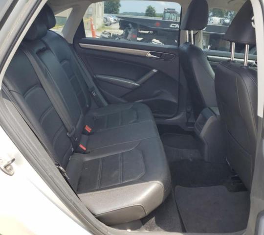 2017 VOLKSWAGEN PASSAT R-L 1VWDT7A32HC064509