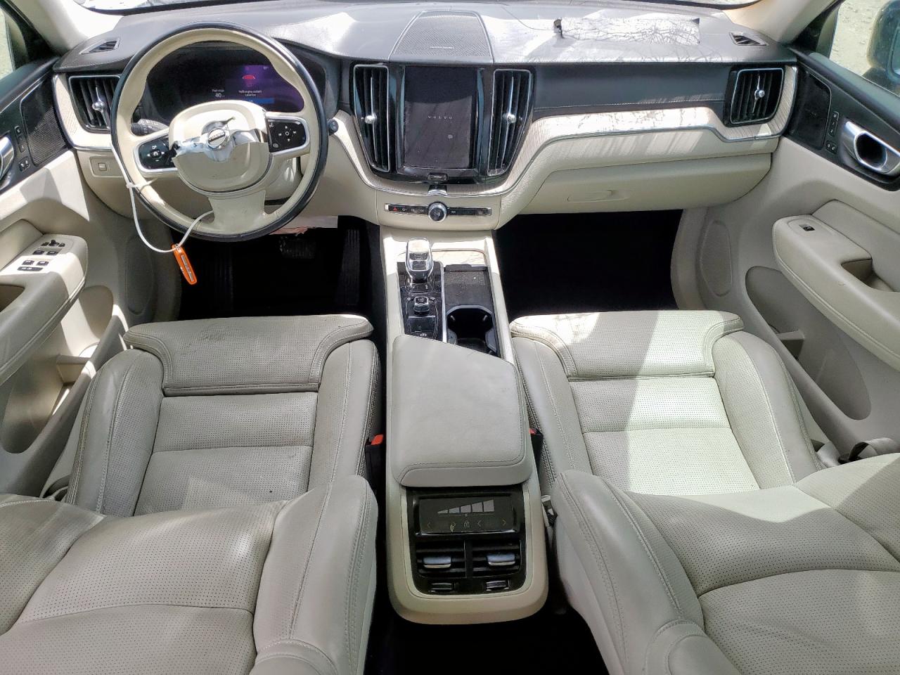 VOLVO XC60 B5 INSCRIPTION