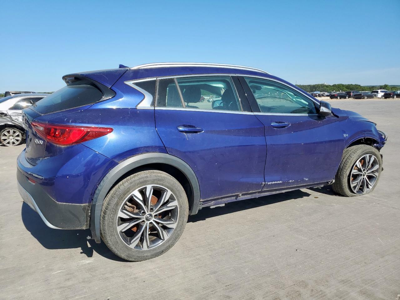 INFINITI QX30 BASE