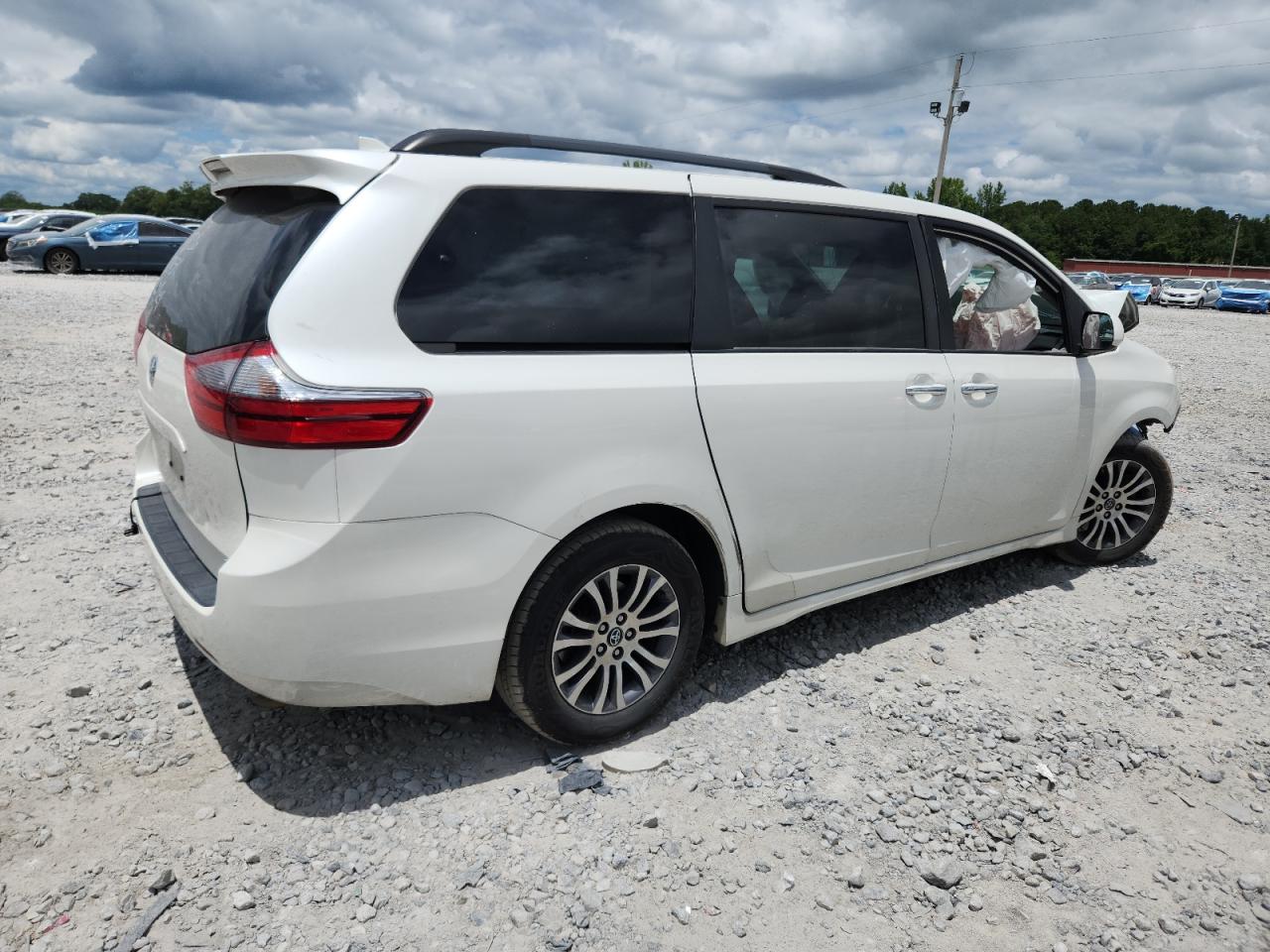 TOYOTA SIENNA XLE