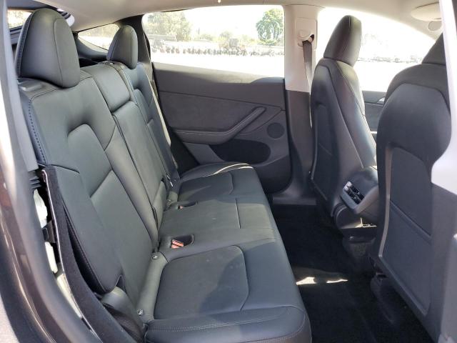 2024 TESLA MODEL Y 7SAYGDEE9RA233125