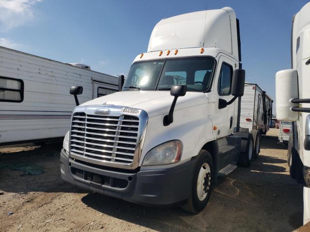 FREIGHTLINER CASCADIA 2015 white tractor diesel 1FUJGEDV1FLGJ9731 photo #3