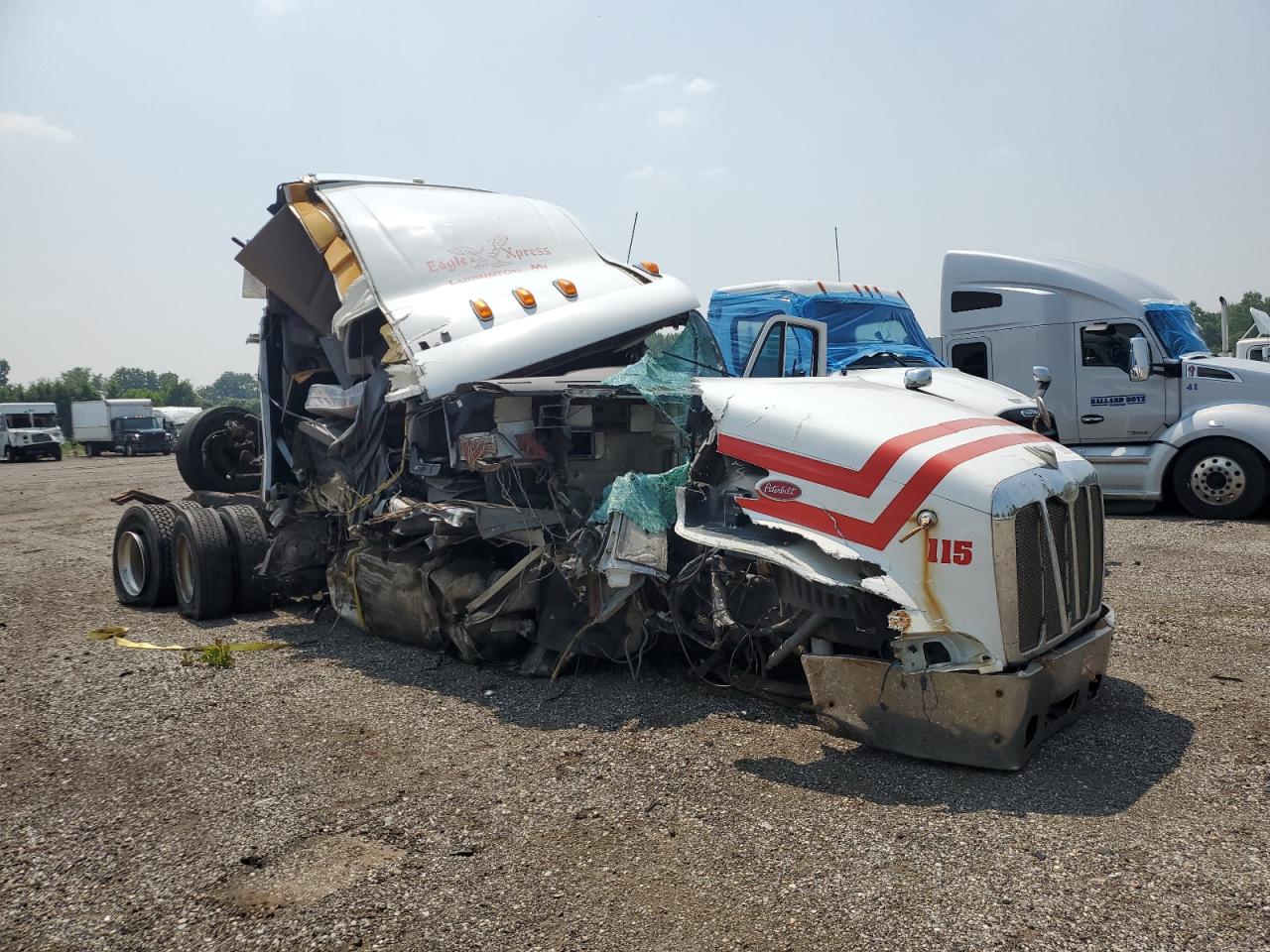 Lot #3240987186 2011 PETERBILT 387